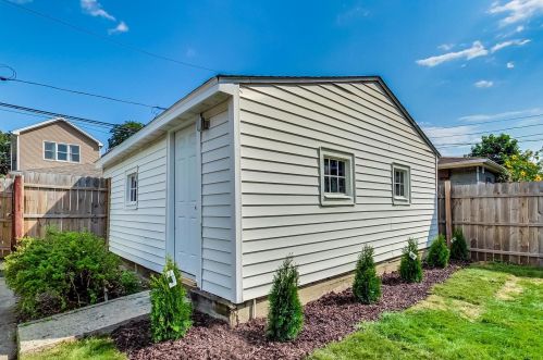 2830 Barry Ave, Chicago IL  60618-7016 exterior