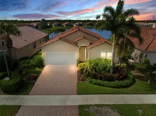 357 Shoreline Cir, Fort Pierce, FL 34986-2912