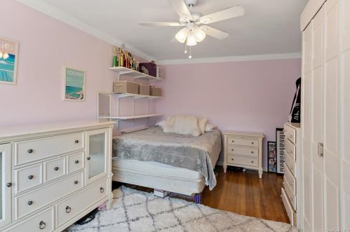 135 235th St, Bronx NY 10470-2463 exterior