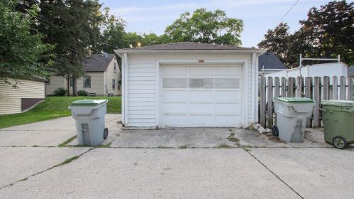 3628 61, Milwaukee WI 53216-2704 exterior