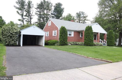 727 Chestnut St, Limerick PA 19468-2117 exterior