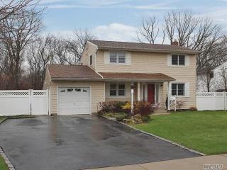 15 Bethany Dr, Commack NY  11725-1608 exterior