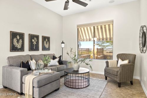 527 Briles Rd, Phoenix AZ  85085-0632 exterior