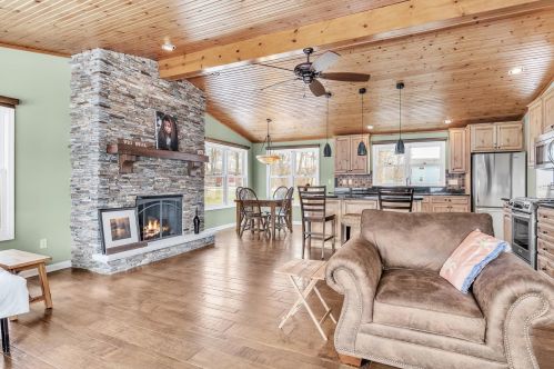 65526 Peninsula Dr, Cassopolis MI 49031-8530 exterior