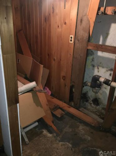 297 Jeffries St, Perth Amboy, NJ 08861-3211