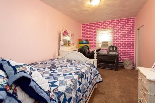 35 Grammont Rd, Worcester MA 01607-1175 exterior