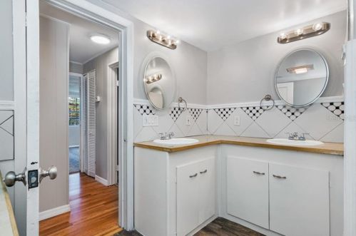 8504 22 St, Tampa FL 33612-7021 exterior