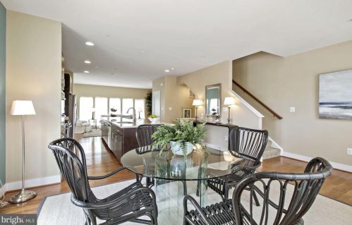 900 King Farm Blvd, Rockville MD  20850-6610 exterior