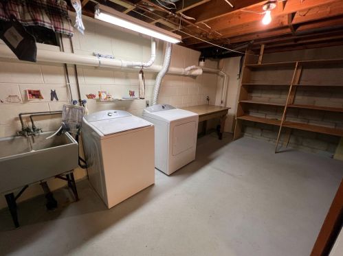 135 Grn Crk Rd, Meskegon MI 49445-2250 exterior