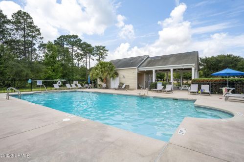 4 Hidden Lk Ln, Bluffton SC 29910-8002 exterior