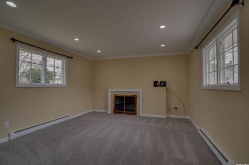 19 Empire Ct, Commack NY 11725-1134 exterior