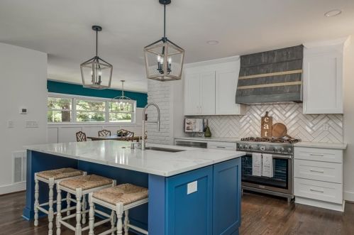 705 Glenforest Rd, Atlanta GA  30328-5211 exterior