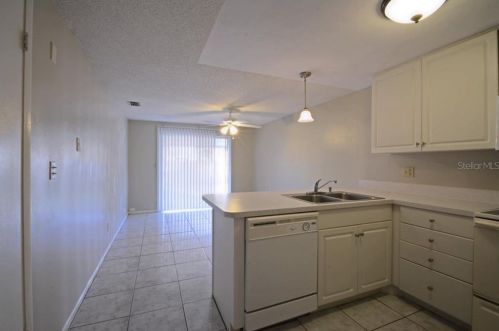 7501 Woodland Oaks Ct, Tampa FL 33615-1631 exterior