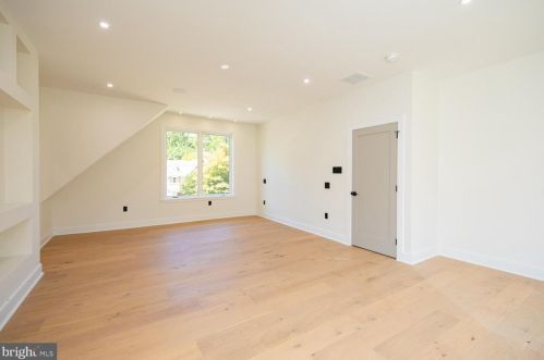 6627 Lincoln Dr, Philadelphia PA exterior