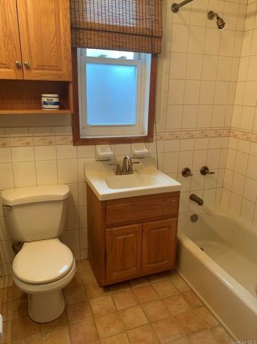 1033 Clarence Ave, Bronx NY exterior