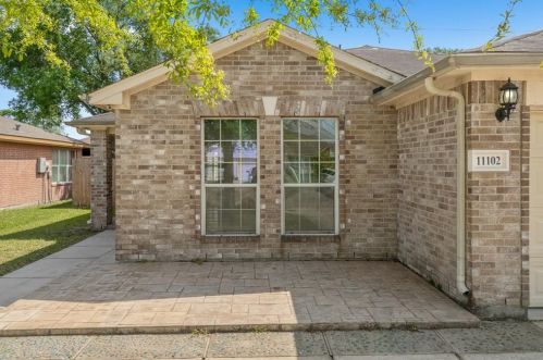 11102 Thorncliff Dr, Humble, TX 77396-2435