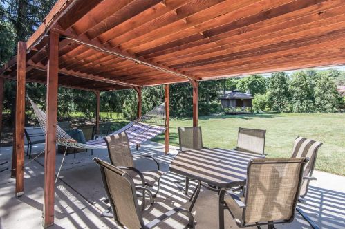 2569 Root Riv Pkwy, Milwaukee WI 53227-1849 exterior