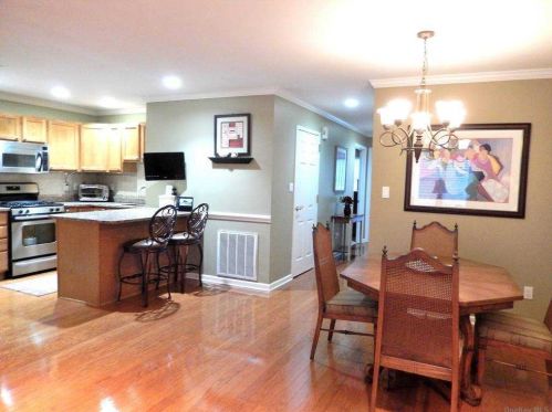 17 Morley Cir, Huntington Station NY 11747-4827 exterior