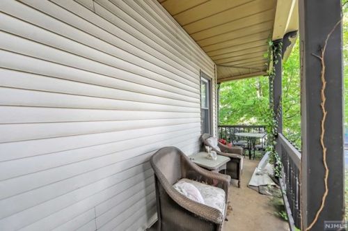 242 Franklin Ave, Hasbrouck Heights NJ 07604-1202 exterior