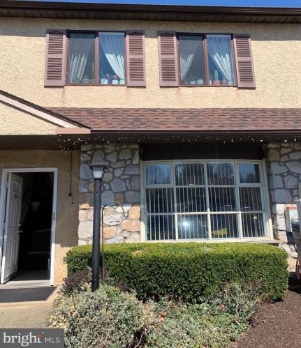 2041 Jason Dr, Huntingdon Valley PA  19006-1736 exterior