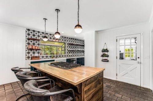 7105 Brandon Mill Rd, Atlanta GA  30328-1922 exterior