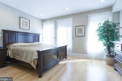 1026 Leithgow St, Philadelphia PA 19123-1421 exterior