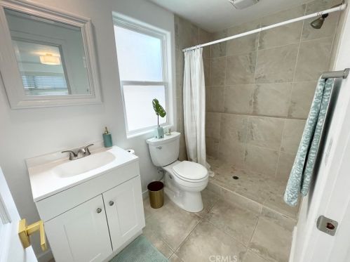 320 Rossmore Dr, Oxnard CA  93035-4465 exterior