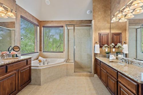 13409 Coleto Creek Trl, Austin TX 78732-2072 exterior