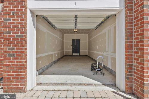 8800 Bosley Rd, Ellicott MD  21043-6122 exterior