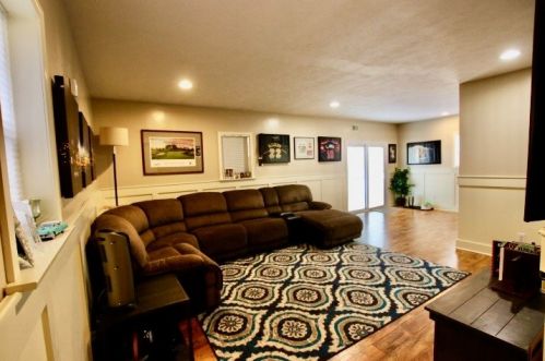 253 Republic St, Pittsburgh PA 15211-1032 exterior