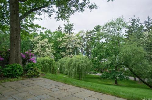 37 Beechwood Way, Briarcliff NY 10510-2405 exterior