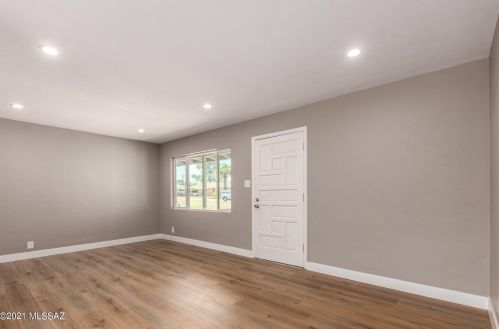 7017 Calle Orion, Tucson AZ  85710-5451 exterior