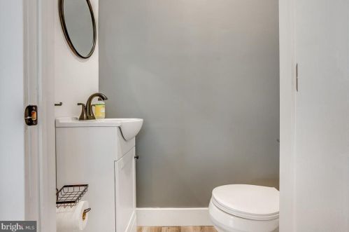 5817 Henry Ave, Philadelphia PA  19128-1702 exterior