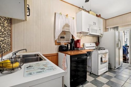 4047 Drake Ave, Chicago IL 60659-3207 exterior