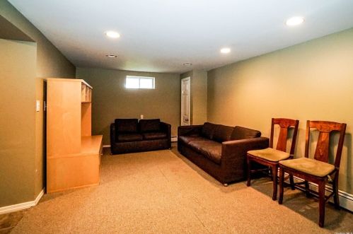 34 Cottonwood Dr, Commack NY 11725-2421 exterior