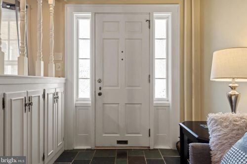 744 New Holland Ave, Lancaster PA 17602-2136 exterior