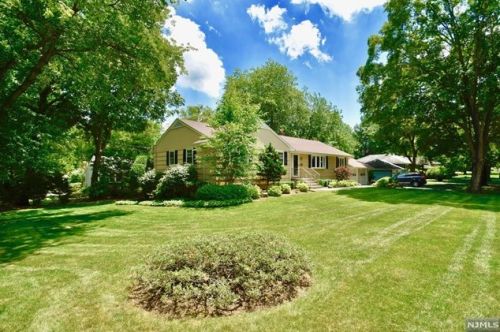 80 Stewart St, Demarest NJ  07627-1417 exterior