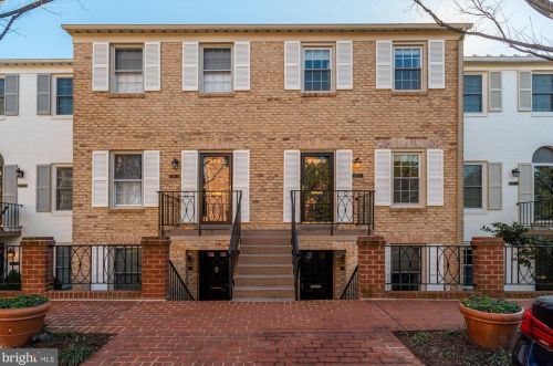 3285 Sutton Pl, Washington, DC 20016-7547