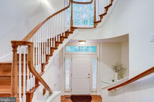 1601 Colonial Hills Dr, Mc Lean VA  22102-2930 exterior