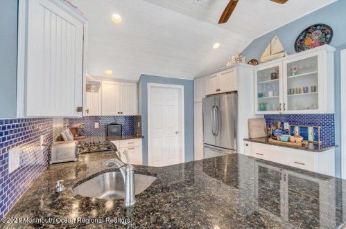 102 2nd Ave, Lavallette, NJ 08735-3422