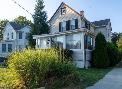 26 Hamilton St, Bloomingdale NJ 07403-1731 exterior