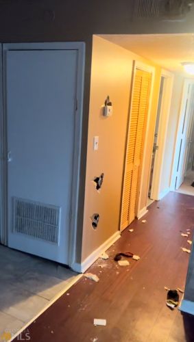 1523 Camelot Dr, Atlanta, GA 30349-6572