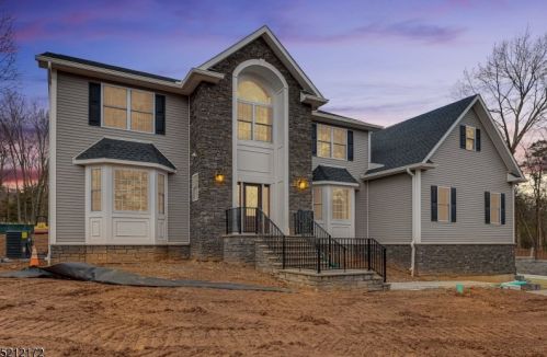 682 Foothill Rd, Bridgewater, NJ 08807-1800