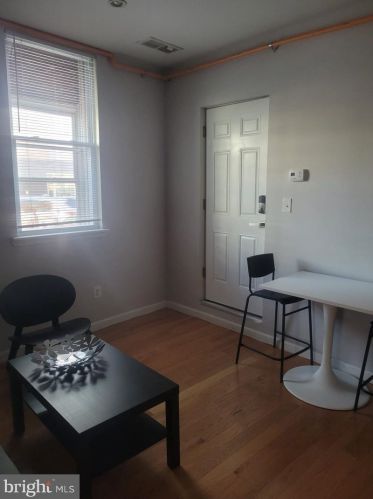 1300 5th St, Philadelphia PA  19147-5917 exterior