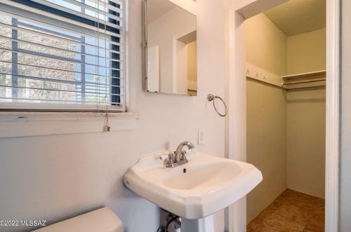 2021 6 St, Tucson AZ 85716-4822 exterior