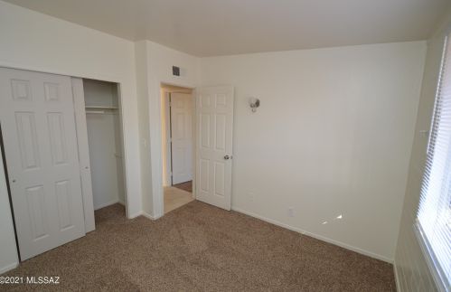 372 Corona Rd, Tucson AZ 85746-8809 exterior