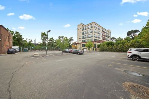 21 Illinois St, Worcester MA  01610-1682 exterior