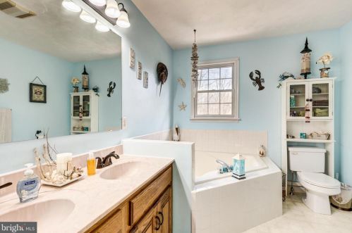 100 Columbus Ave, Littlestown PA 17340-1569 exterior