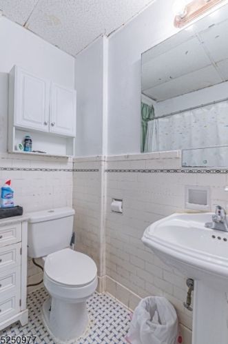 33 19th Ave, Paterson NJ 07504-1433 exterior