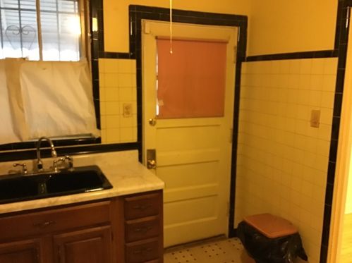 10318 Eberhart Ave, Chicago IL 60637-2484 exterior